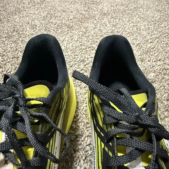 Brooks Hyperion Max Black Yellow Running - Picture 8 of 11